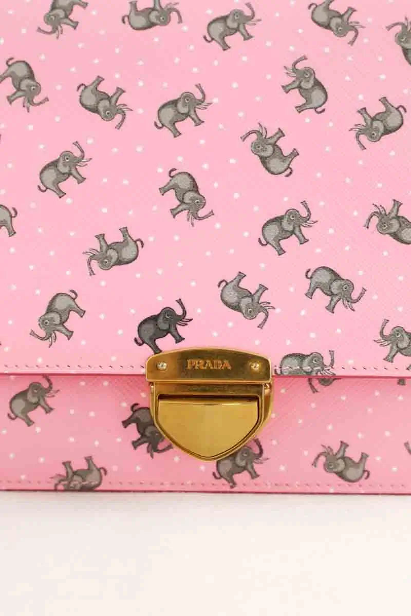 Sac à bandoulière Prada Saffiano à imprimé éléphant Rose en Cuir