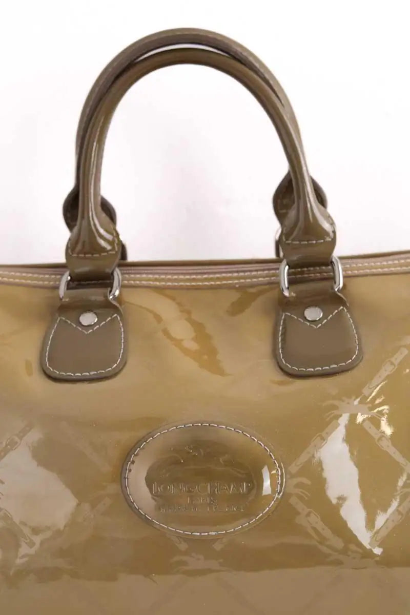 Sac à main Longchamp Paris boston coloris taupe imprimé sigle longchamps monochrome Kaki en Cuir verni