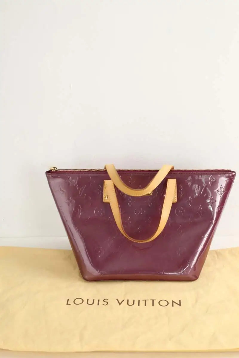 Sac à main Louis Vuitton Bellevue Bordeaux en Cuir verni