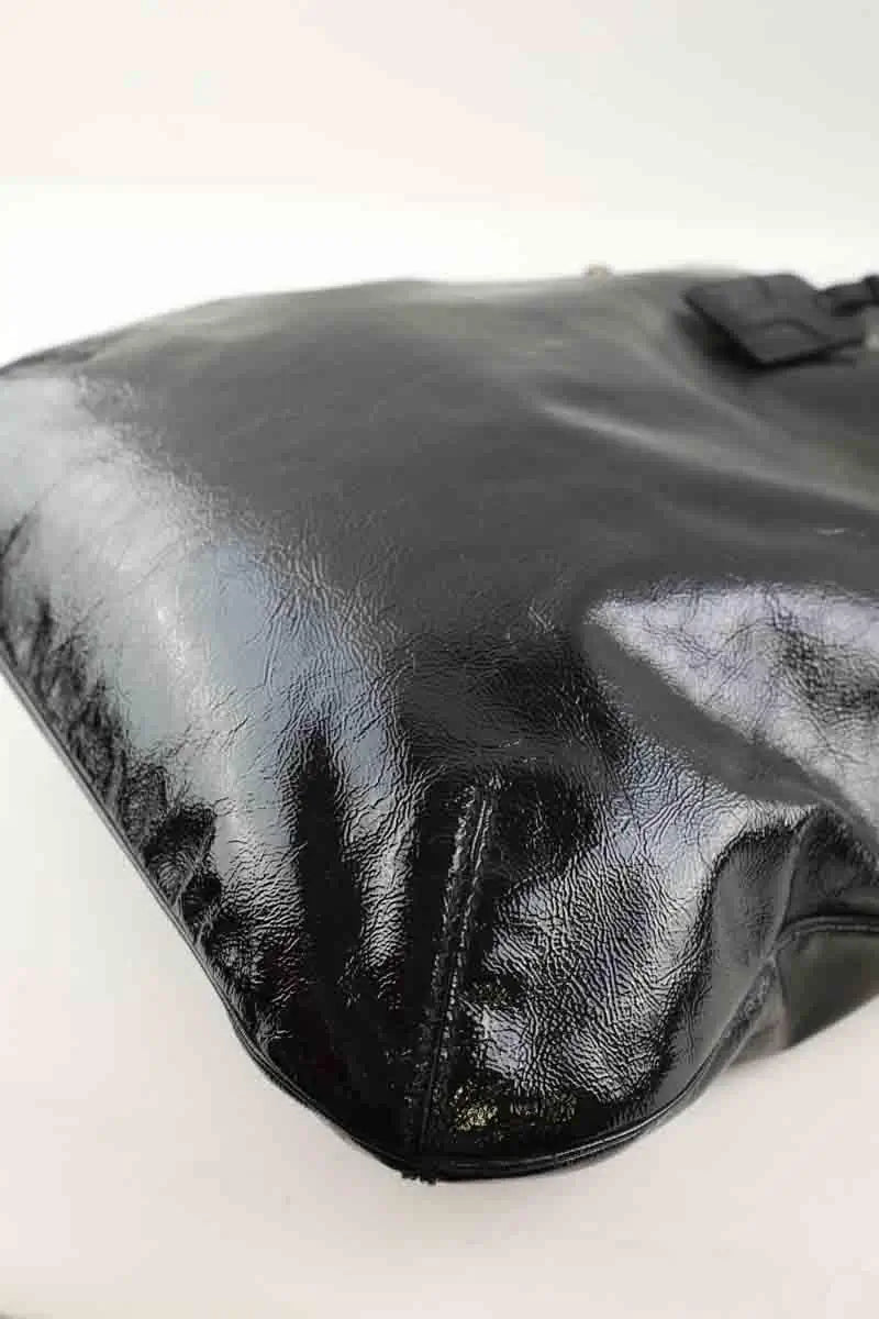 Sac à main Yves Saint Laurent Noir en Cuir verni