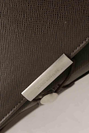 Sac Messenger Louis Vuitton Viktor Taiga Marron en Cuir