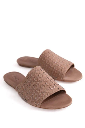 Sandales Alaïa sandales chamois + vernis chair Beige en Cuir