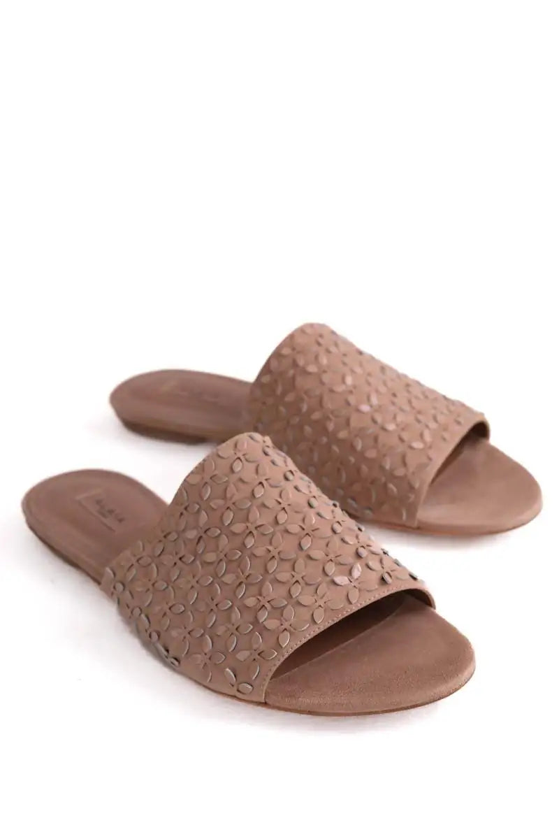 Sandales Alaïa sandales chamois + vernis chair Beige en Cuir