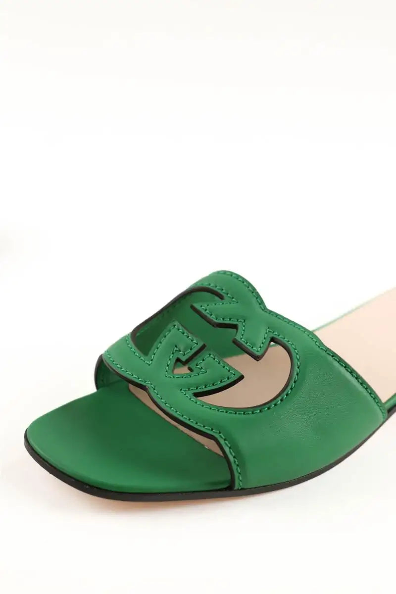 Sandales Gucci Mules à motif GG Vert en Cuir