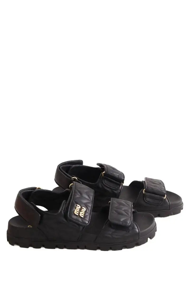 Sandales Miu Miu Sandales sportives en cuir nappa matelassé Noir en Cuir