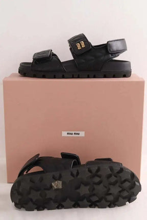 Sandales Miu Miu Sandales sportives en cuir nappa matelassé Noir en Cuir