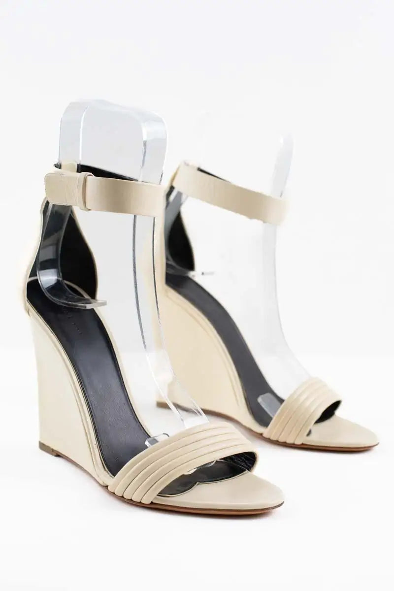 Talons Celine Ecru en Cuir