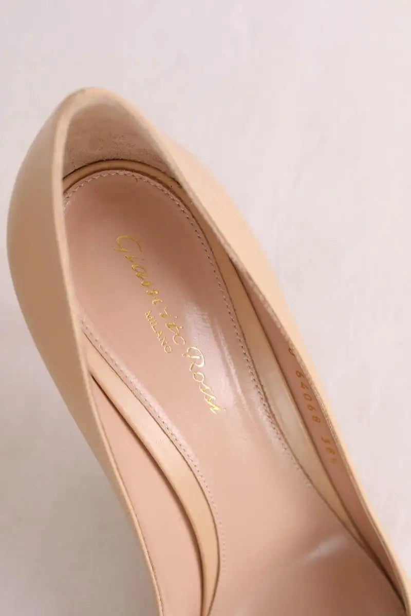 Talons Gianvito Rossi Beige en Cuir