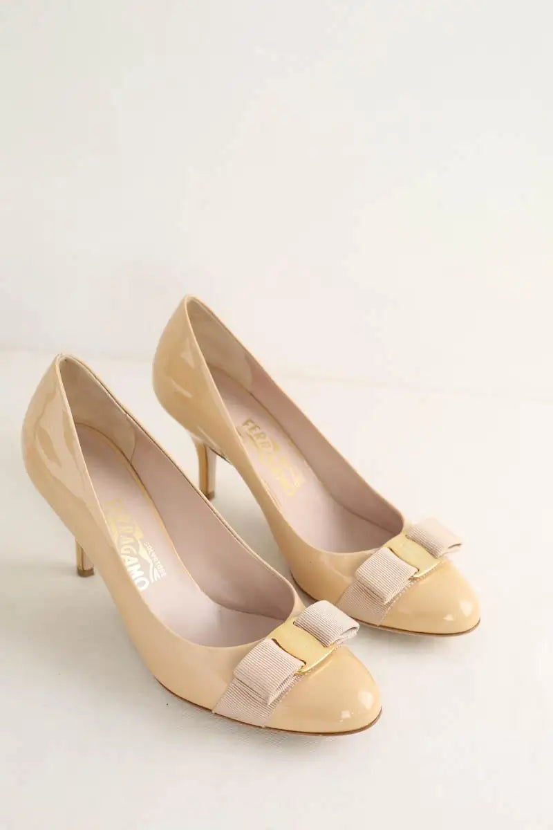 Talons Salvatore Ferragamo Beige en Cuir verni