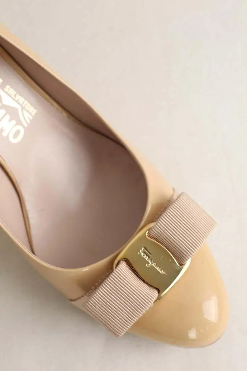 Talons Salvatore Ferragamo Beige en Cuir verni