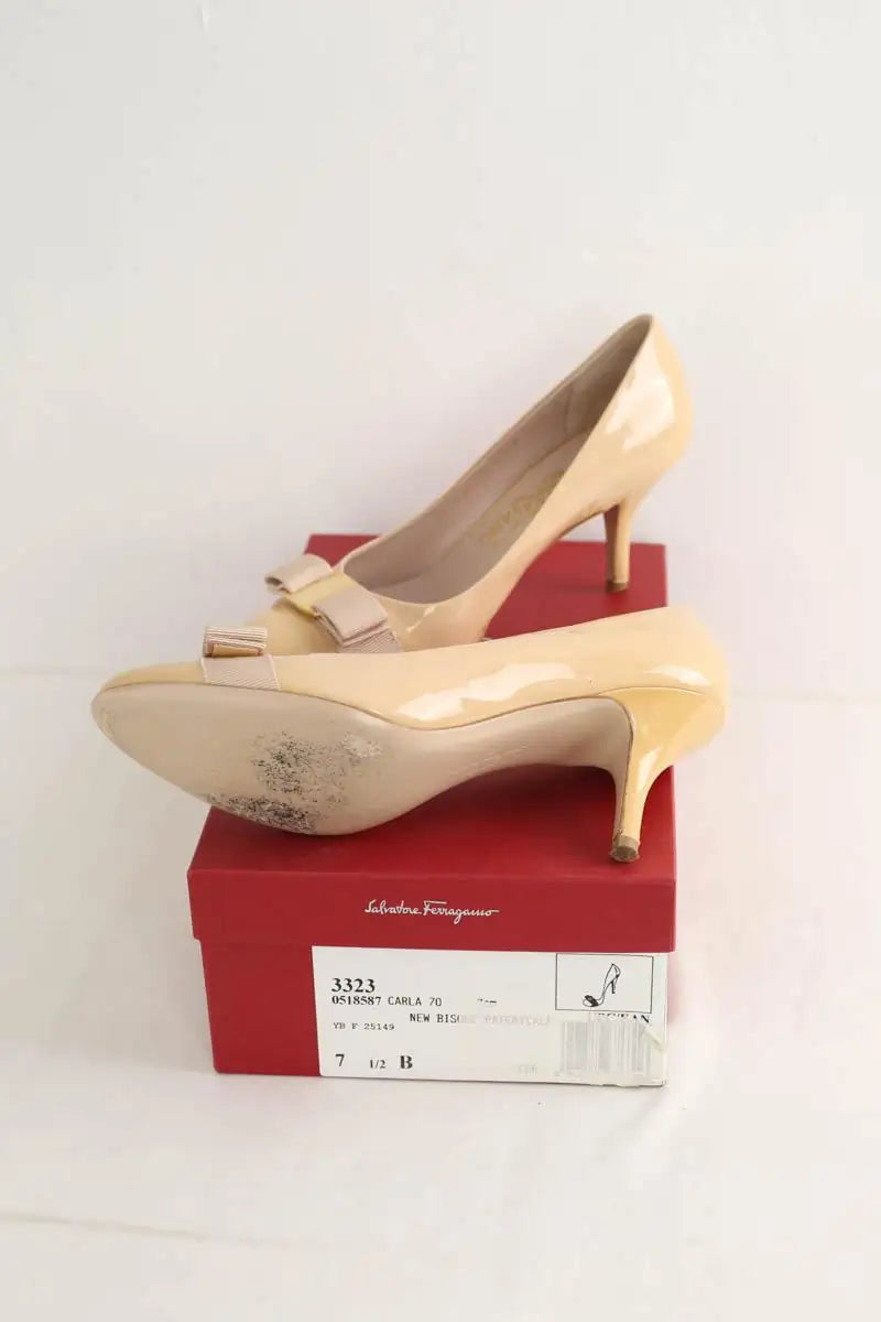 Talons Salvatore Ferragamo Beige en Cuir verni