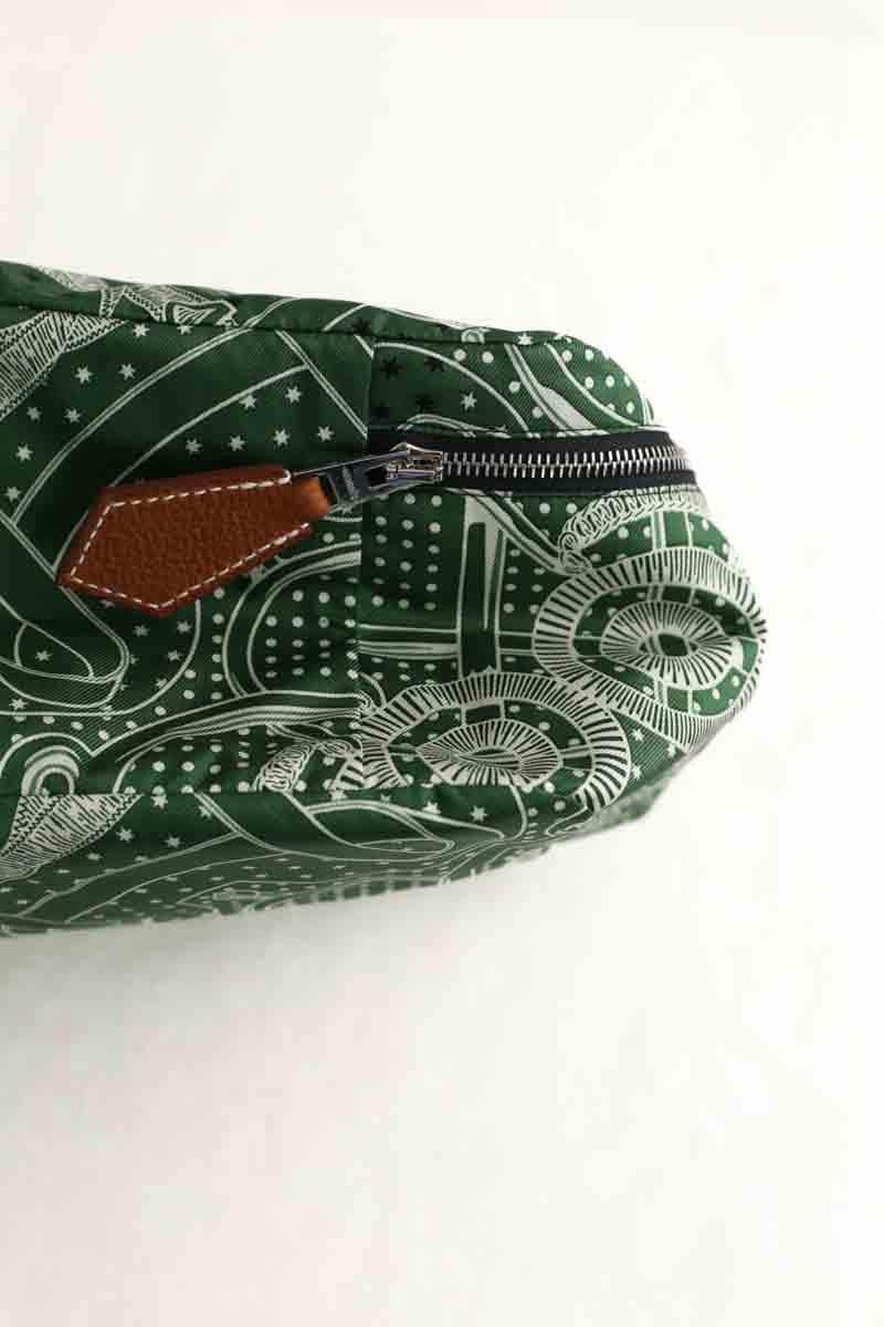 Trousse de toilette en soie Hermès Vert en 